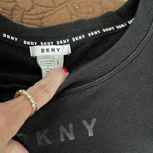 EUC DKNY JEAN OUTFIT STRAIGHT LEG 10/32 TOP L - Picture 5 of 9